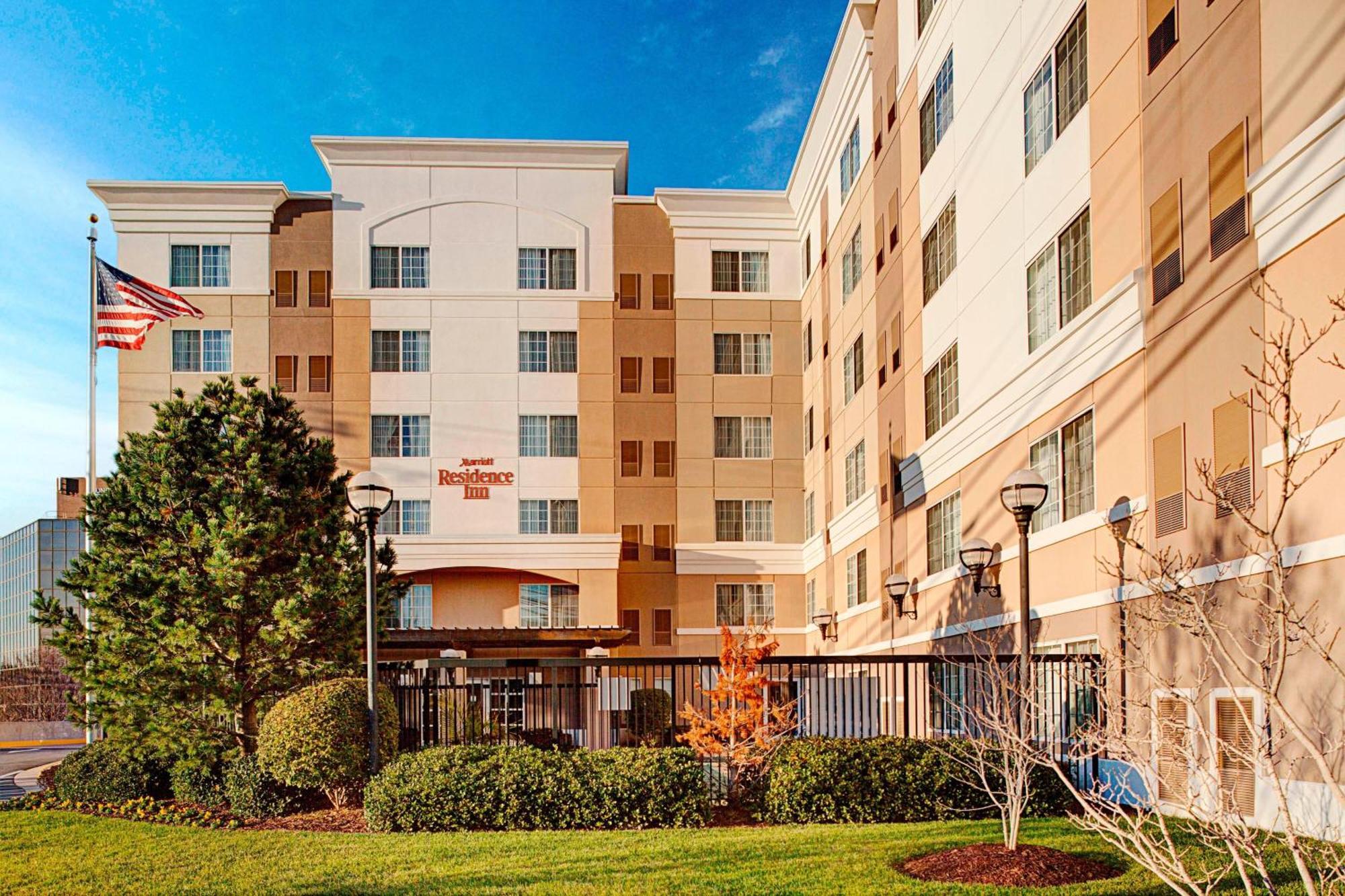 Residence Inn By Marriott Tysons Тайсънс Корнър Екстериор снимка