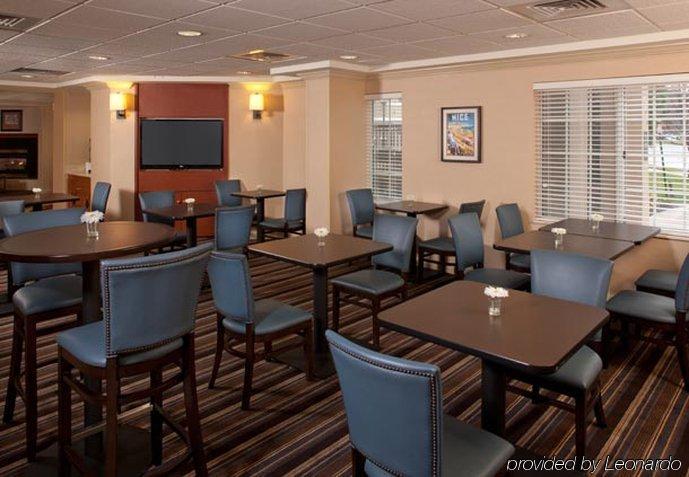 Residence Inn By Marriott Tysons Тайсънс Корнър Ресторант снимка